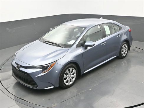 Used 2025 Toyota Corolla LE image 32