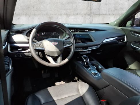 Used 2022 Cadillac XT4 Luxury w/ Cold Weather Package AWD/4WD image 7