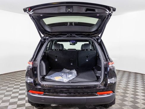 New 2025 Jeep Grand Cherokee Limited w/ Luxury Tech Group II image 33