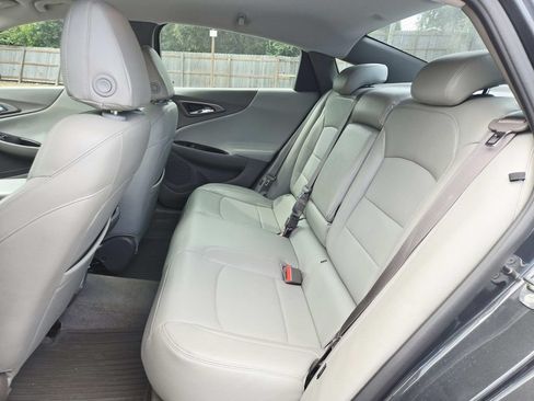 Used 2017 Chevrolet Malibu LT FWD image 12