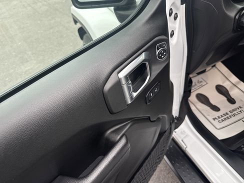 Used 2022 Jeep Gladiator Sport image 16