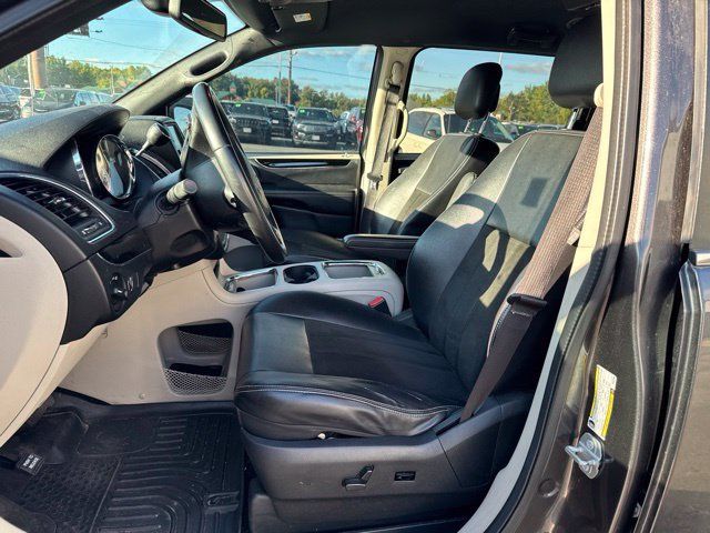 Used 2019 Dodge Grand Caravan SXT FWD image 12