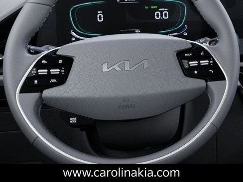 New 2025 Kia Niro EX image 22