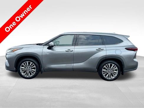 Certified 2026 Toyota Highlander Platinum AWD/4WD image 2