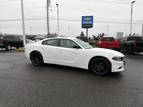 Used 2018 Dodge Charger SXT w/ Blacktop Package image 7