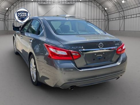 Used 2016 Nissan Altima 3.5 SL w/ 3.5 Technology Package FWD image 4