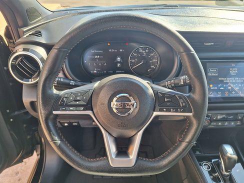 Used 2021 Nissan Kicks SR w/ SR Premium Package image 16