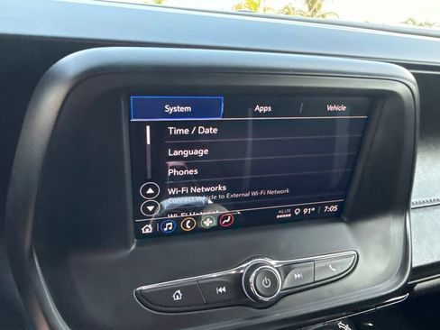 Used 2021 Chevrolet Camaro LT RWD image 18