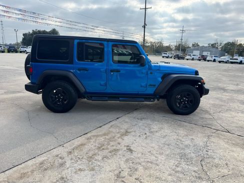 Used 2025 Jeep Wrangler Sport image 5