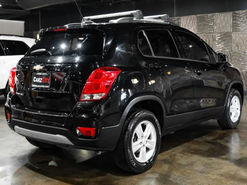 Used 2022 Chevrolet Trax LT w/ LT Convenience Package image 7
