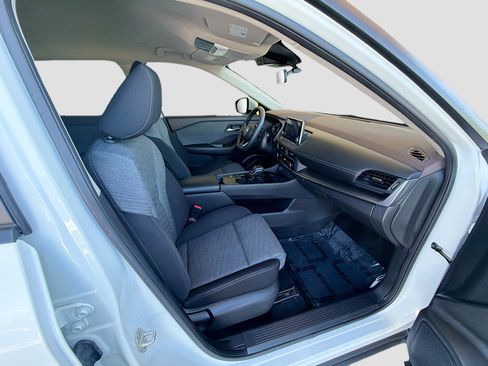 Used 2023 Nissan Rogue SV image 31