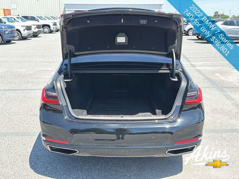 Used 2022 BMW 740i w/ Premium Package RWD image 9