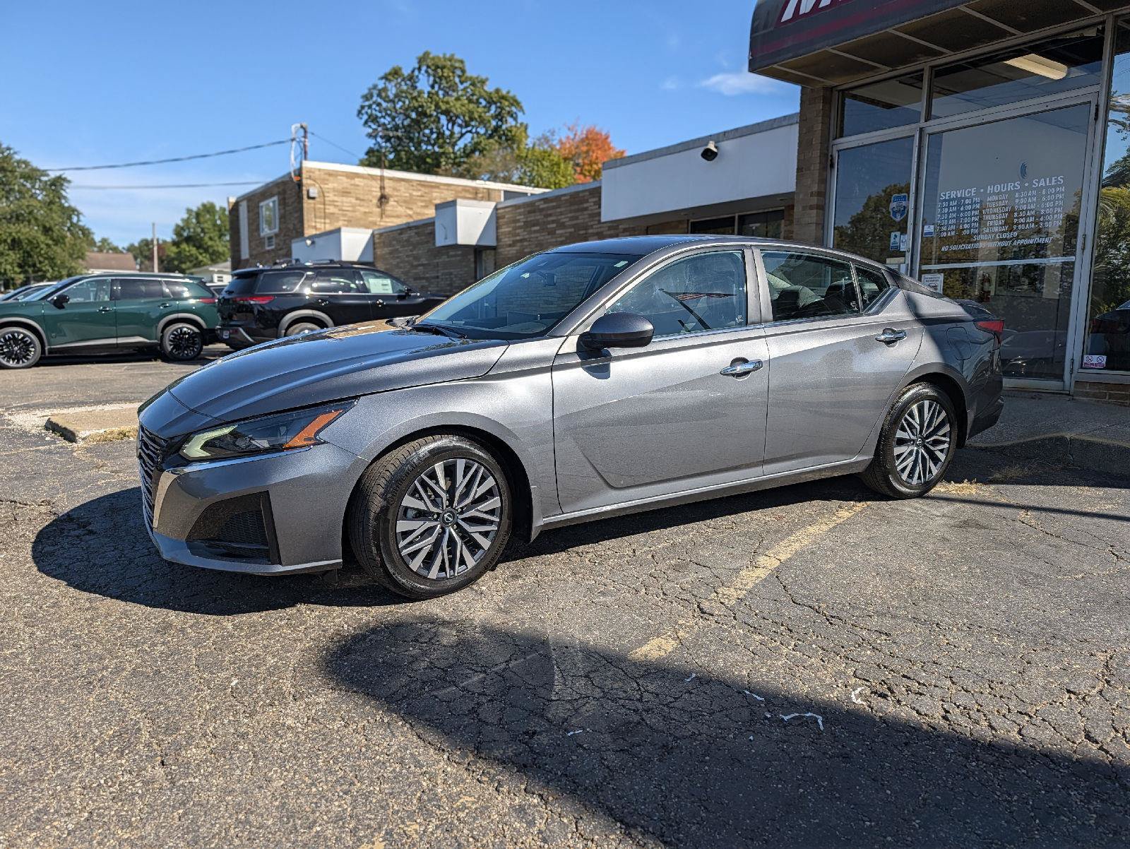Used 2024 Nissan Altima 2.5 SV w/ SV Premium Package FWD image 6