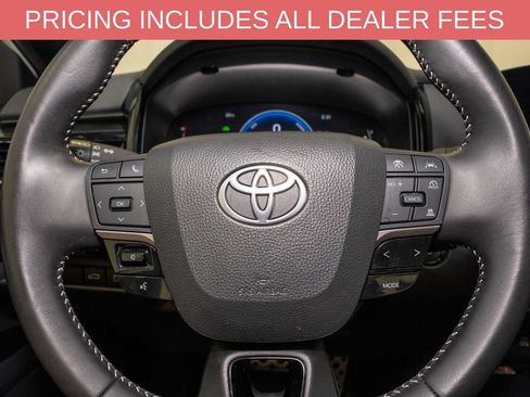 Used 2025 Toyota Camry SE FWD image 17