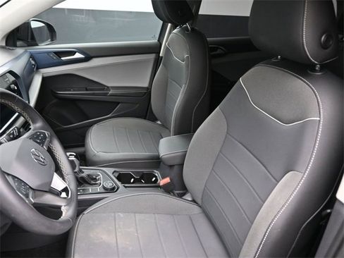 Used 2024 Volkswagen Taos SE image 19