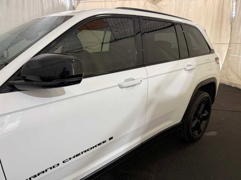Used 2023 Jeep Grand Cherokee Limited w/ Black Appearance Package image 7
