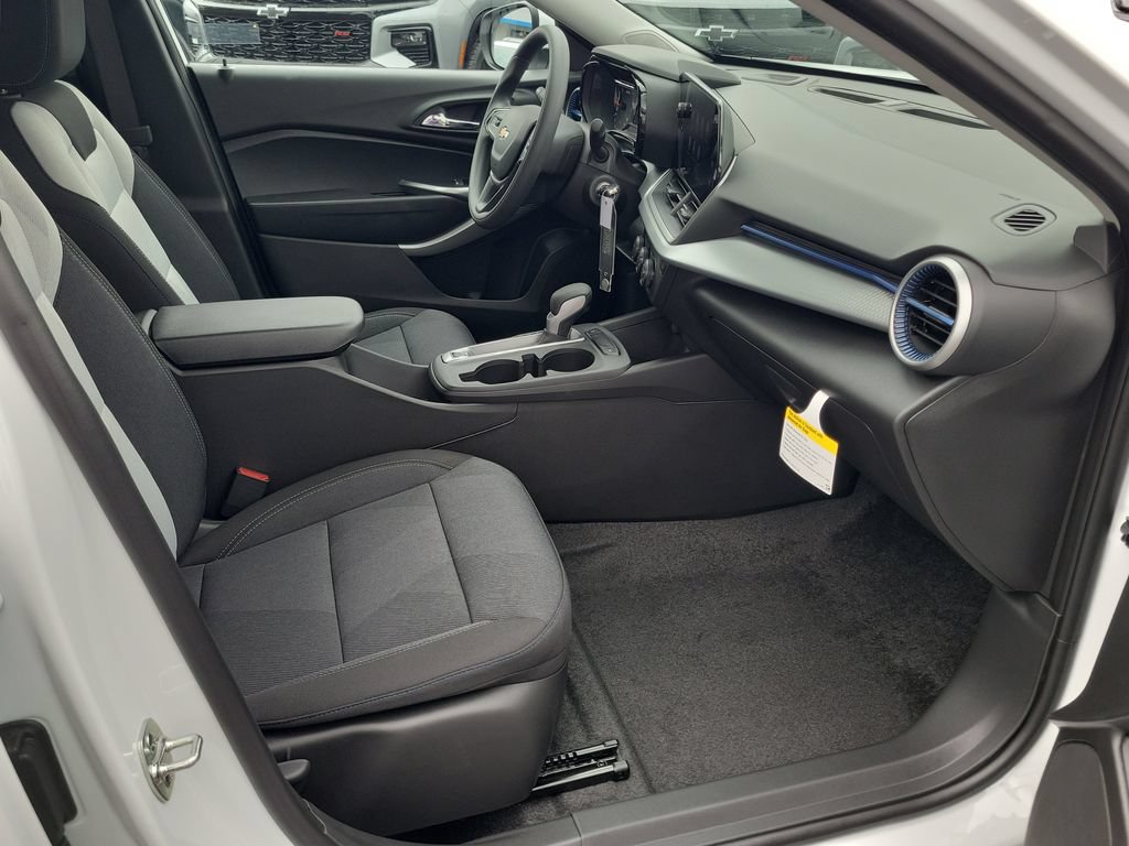 New 2026 Chevrolet Trax LS w/ LS Convenience Package FWD image 14