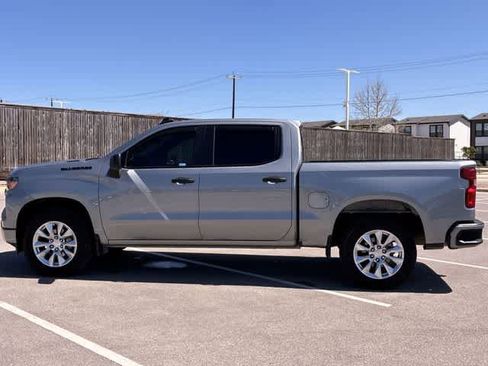 Used 2025 Chevrolet Silverado 1500 Custom image 3