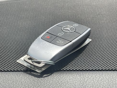 Used 2023 Mercedes-Benz GLS 580 4MATIC image 39