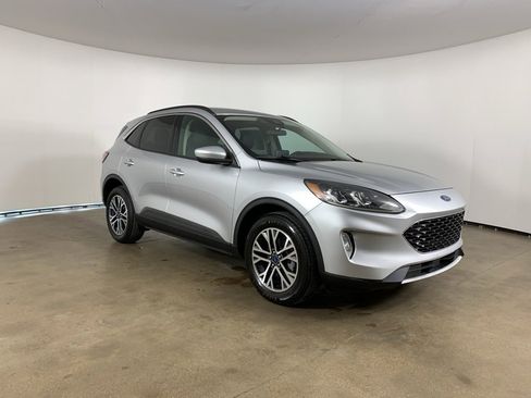 Used 2020 Ford Escape SEL image 5