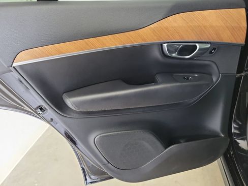 Used 2025 Volvo XC90 B6 Ultra AWD/4WD image 16