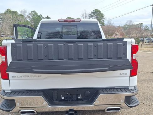 New 2026 Chevrolet Silverado 1500 LTZ w/ LTZ Premium Package image 18