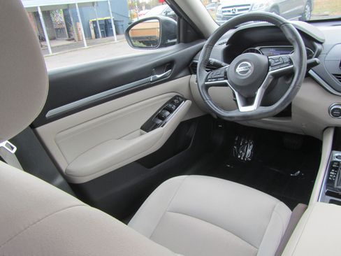 Used 2020 Nissan Altima 2.5 SV image 12