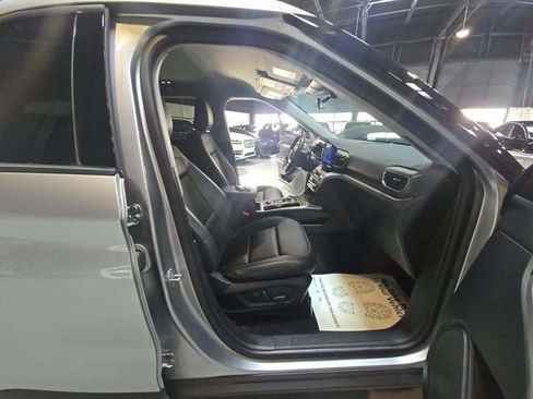 Used 2024 Ford Explorer XLT w/ Equipment Group 202A AWD/4WD image 22