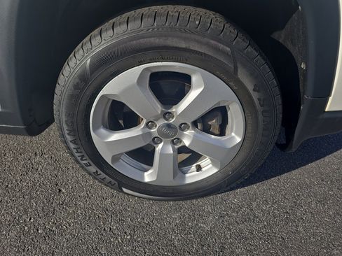 Used 2019 Jeep Compass Latitude w/ Safety & Security Group image 29