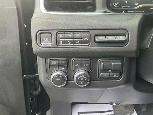 Used 2024 GMC Yukon Denali w/ Advanced Technology Package image 25