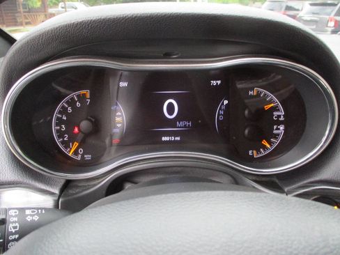 Used 2019 Jeep Grand Cherokee Laredo image 15