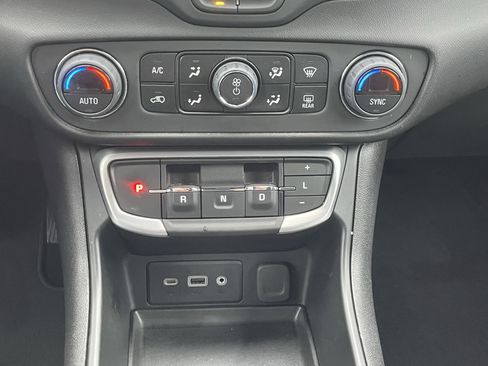 Used 2023 GMC Terrain SLE w/ Driver Convenience Package AWD/4WD image 25