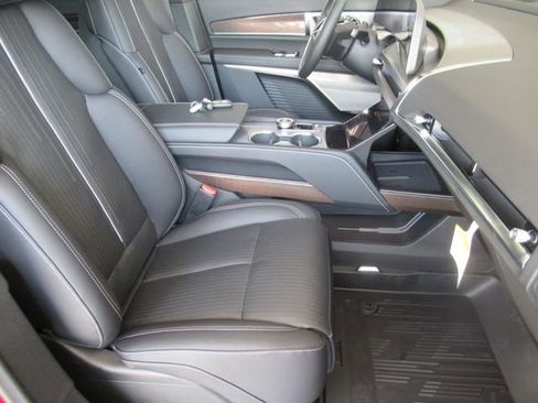 New 2026 Cadillac Vistiq Sport image 9