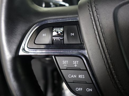 Used 2017 Lincoln Continental Select image 25