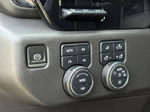 Used 2022 Chevrolet Silverado 1500 ZR2 w/ Technology Package AWD/4WD image 24
