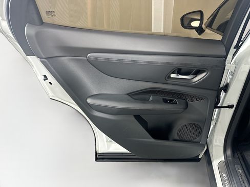 Used 2024 Nissan Ariya AWD image 26