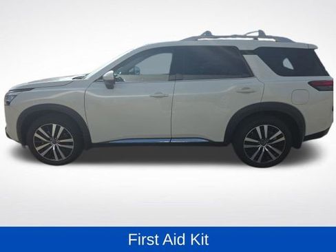 Used 2024 Nissan Pathfinder Platinum w/ Cargo Package AWD/4WD image 4