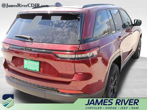 Used 2024 Jeep Grand Cherokee Altitude AWD/4WD image 5