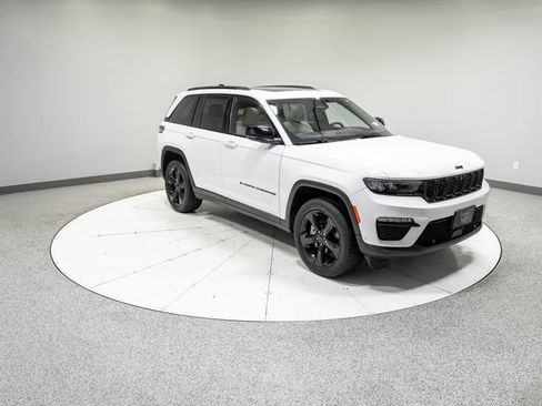 Used 2023 Jeep Grand Cherokee Limited w/ Luxury Tech Group II AWD/4WD image 31