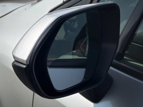 Used 2020 Toyota Corolla LE FWD image 22