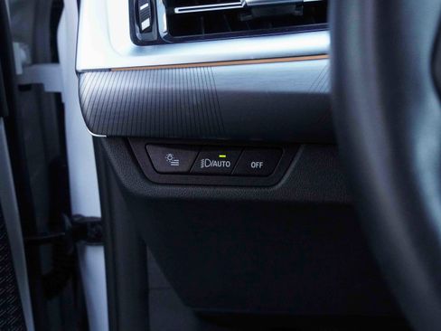 Certified 2025 BMW X2 xDrive28i w/ Premium Package image 17