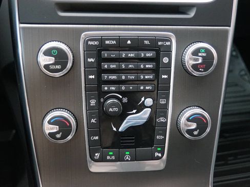 Used 2016 Volvo V60 T5 Premier w/ Convenience Package image 32