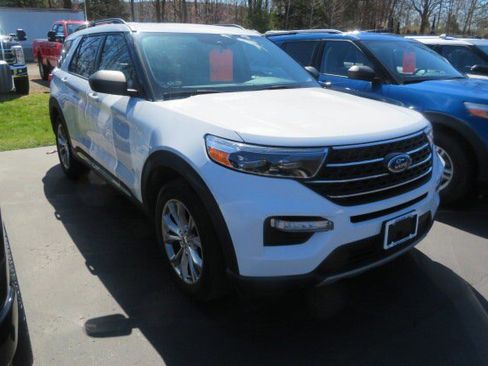 Certified 2021 Ford Explorer XLT w/ Equipment Group 202A AWD/4WD image 1