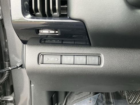 Used 2025 Nissan Pathfinder S FWD image 19