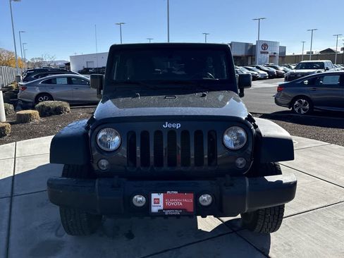 Used 2018 Jeep Wrangler Unlimited Sport w/ Connectivity Group image 3
