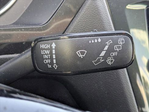 Used 2020 Volkswagen Tiguan SE image 7