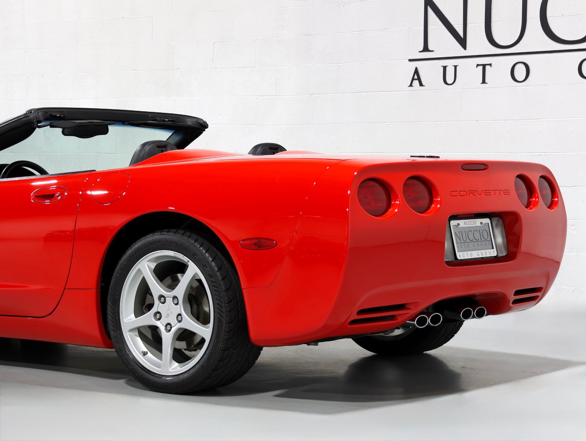 Used 2004 Chevrolet Corvette Convertible w/ Preferred Equipment Group RWD image 34