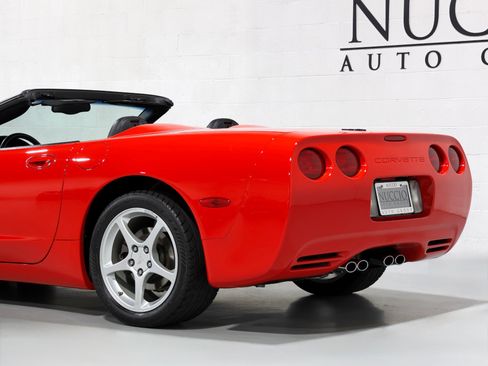Used 2004 Chevrolet Corvette Convertible w/ Preferred Equipment Group RWD image 34