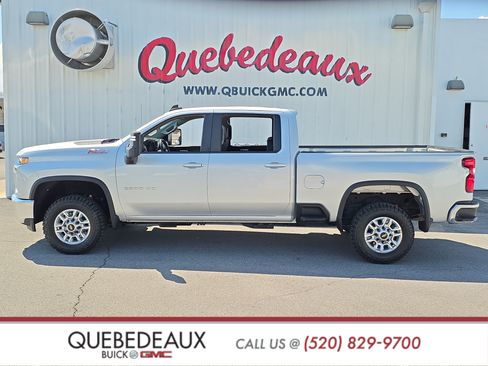 Used 2020 Chevrolet Silverado 2500 LT w/ Advanced Trailering Package AWD/4WD image 4