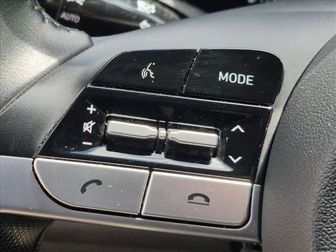 Used 2022 Hyundai Elantra Limited FWD image 14